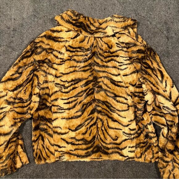 WHAT GOES AROUND COMES AROUND faux fur shrug 🔥 small - Picture 2 of 9